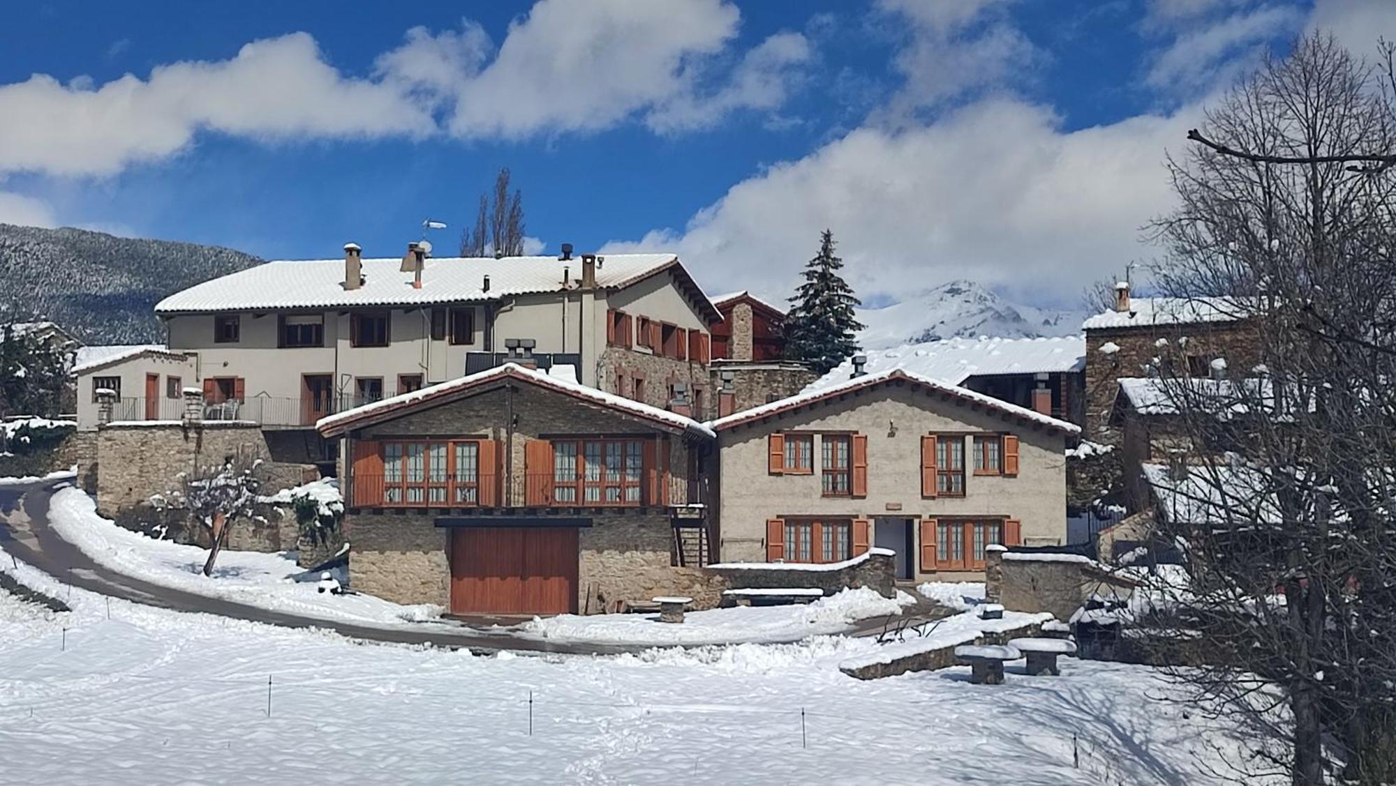 Can Tubau - Casa Rural - Apartaments Campelles Extérieur photo