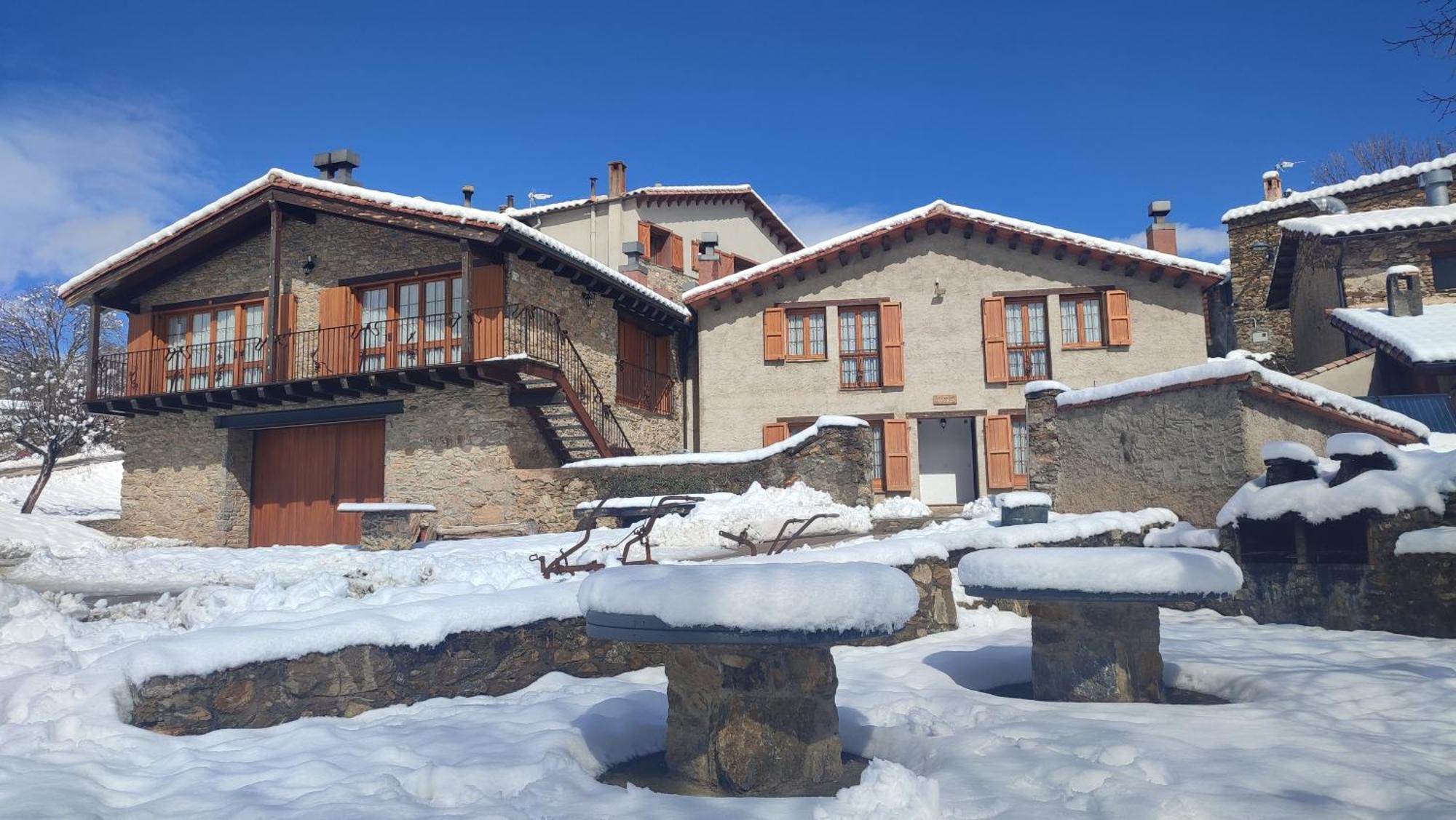 Can Tubau - Casa Rural - Apartaments Campelles Extérieur photo