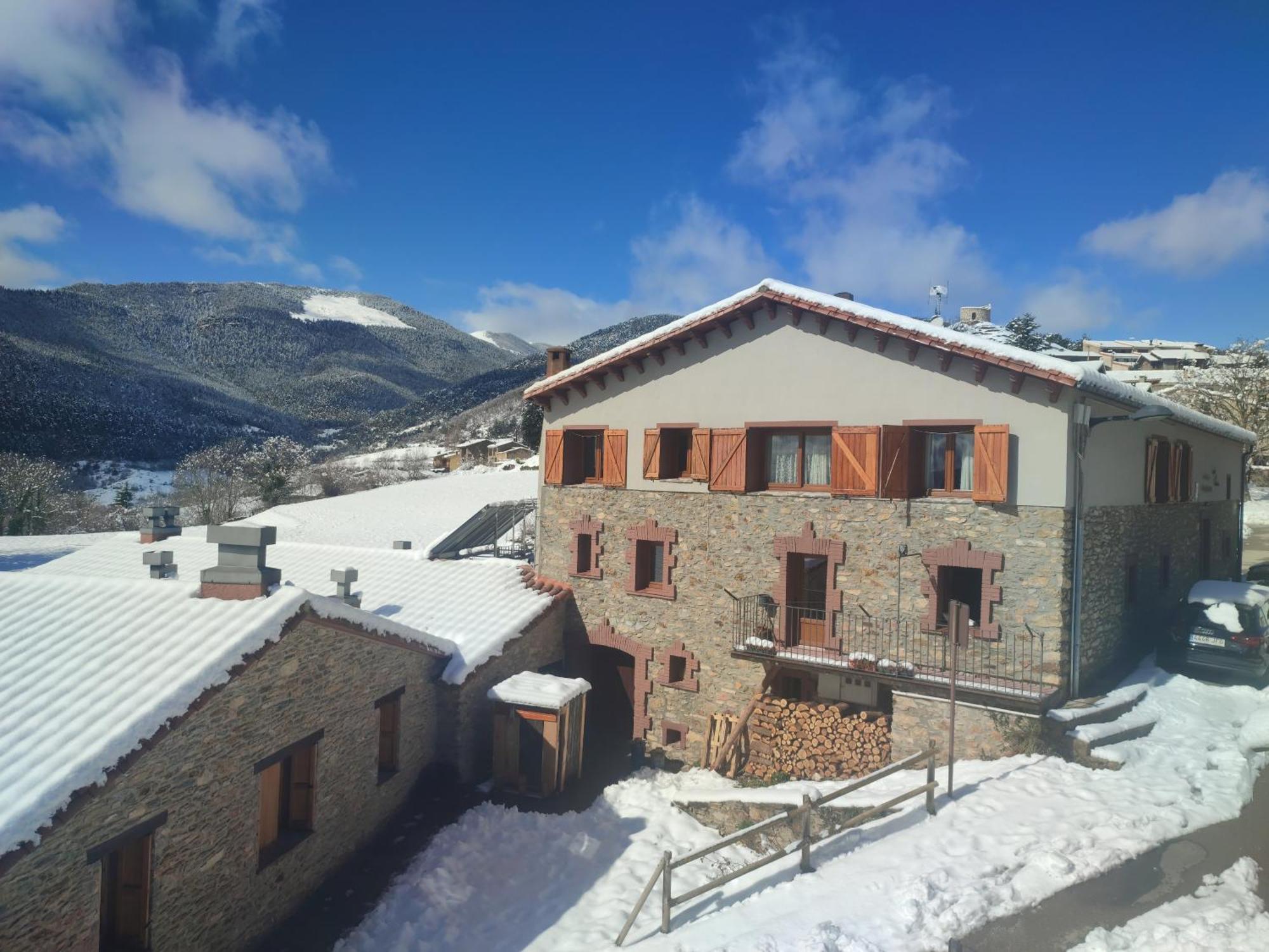 Can Tubau - Casa Rural - Apartaments Campelles Extérieur photo