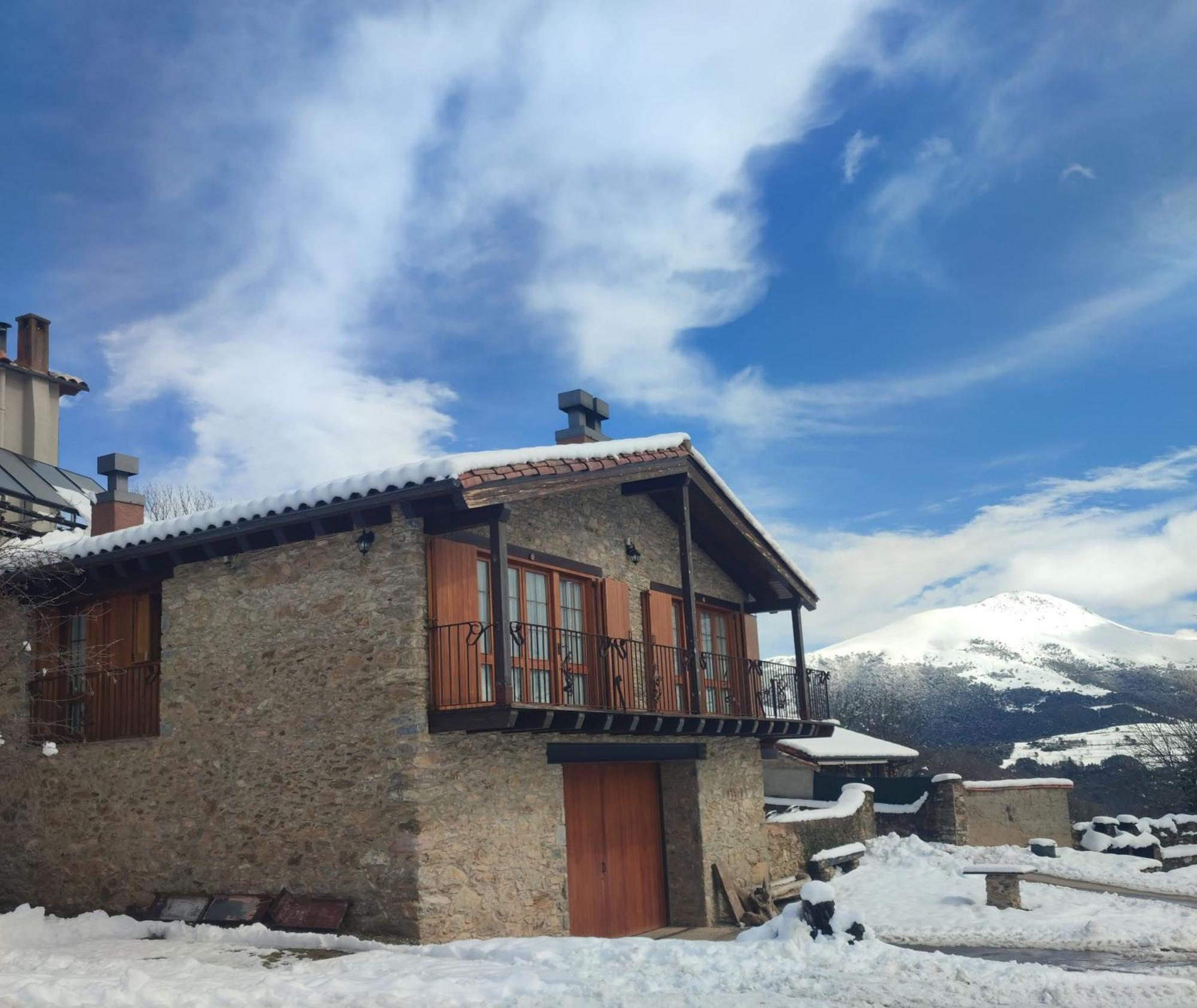 Can Tubau - Casa Rural - Apartaments Campelles Extérieur photo